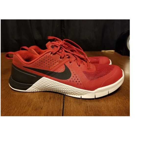 nike metcon bred